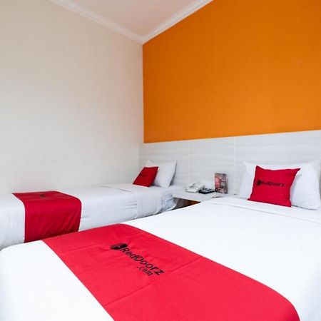 RedDoorz Plus @ Hotel Alden Makassar Exterior foto