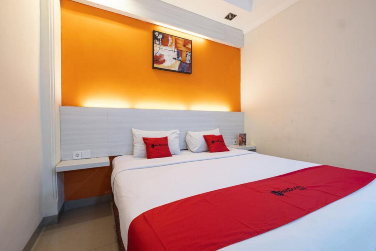RedDoorz Plus @ Hotel Alden Makassar Exterior foto