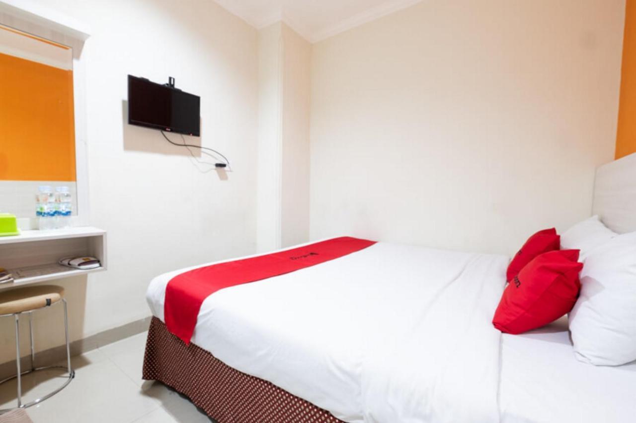 RedDoorz Plus @ Hotel Alden Makassar Exterior foto