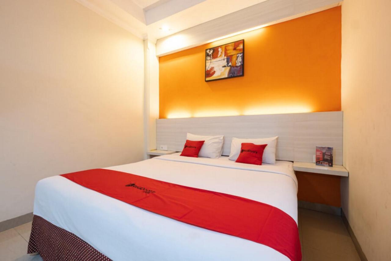 RedDoorz Plus @ Hotel Alden Makassar Exterior foto