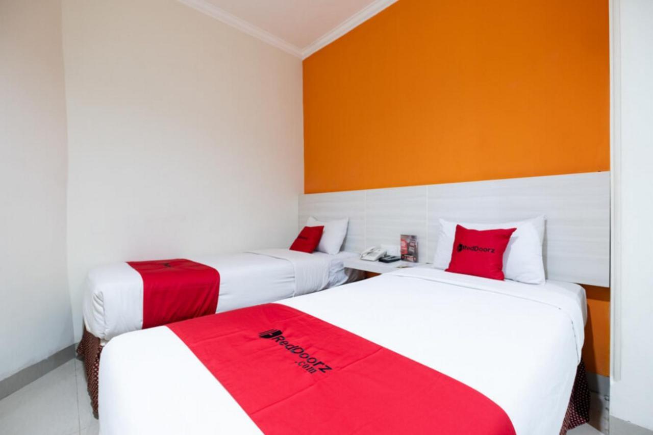RedDoorz Plus @ Hotel Alden Makassar Exterior foto