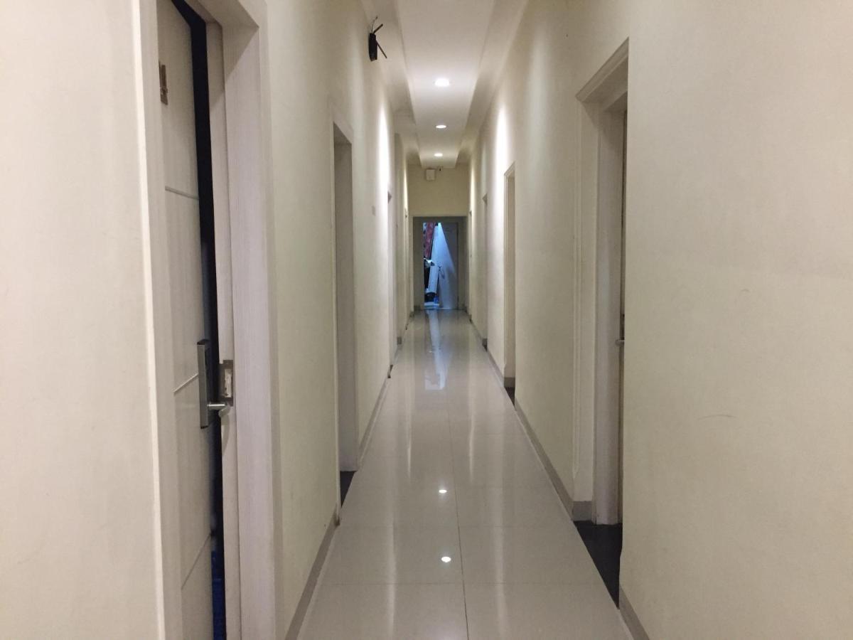 RedDoorz Plus @ Hotel Alden Makassar Exterior foto