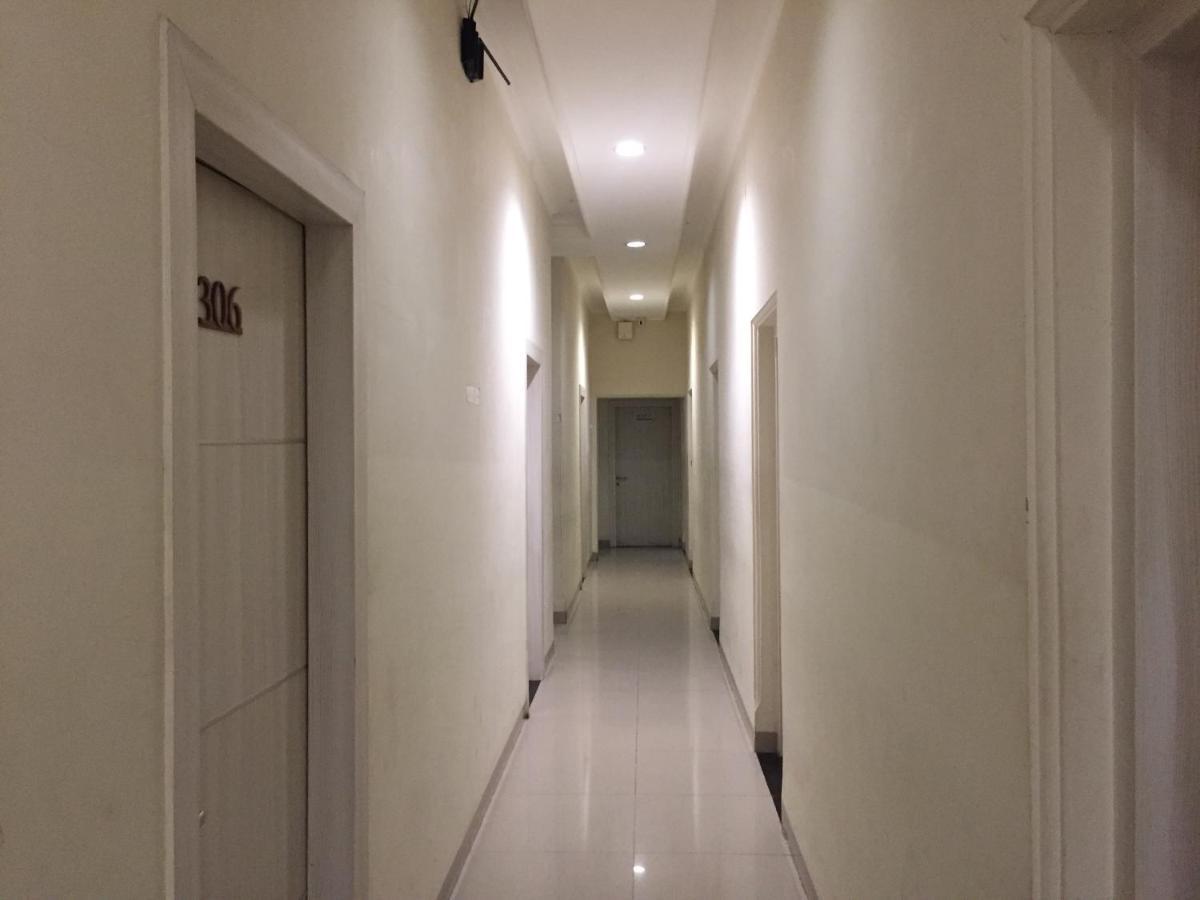 RedDoorz Plus @ Hotel Alden Makassar Exterior foto